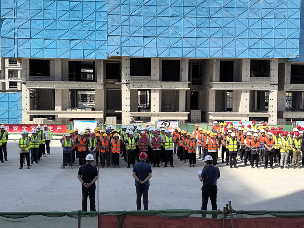 集團(tuán)公司深入開(kāi)展“安全宣傳咨詢(xún)?nèi)铡被顒?dòng)